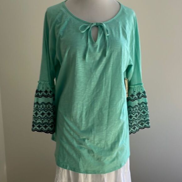 NWT bundle of 2 St. John’s Bay shirts with flair sleeves green and peach size L - Picture 2 of 12